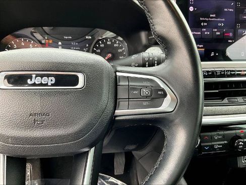 Used 2022 Jeep Compass Latitude w/ Sun and Sound Group AWD/4WD image 12