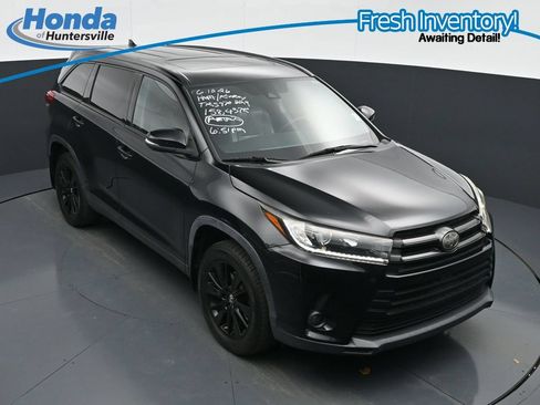 Used 2019 Toyota Highlander SE w/ Nightshade Edition AWD/4WD image 23