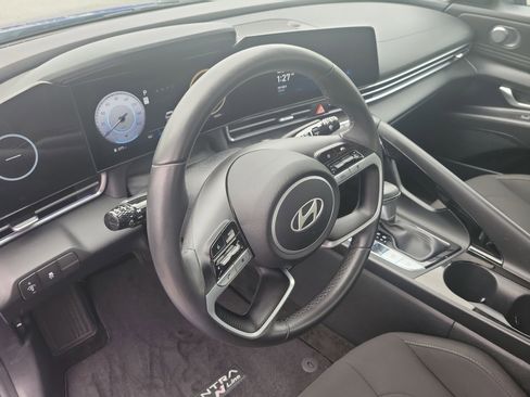 Used 2025 Hyundai Elantra SEL FWD image 18