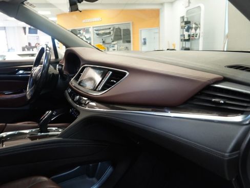 Used 2018 Buick Enclave Avenir w/ Avenir Technology Package image 31