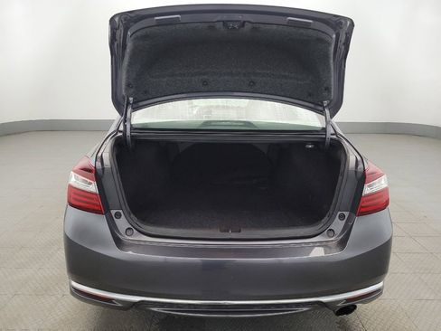 Used 2017 Honda Accord LX image 29