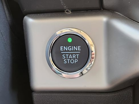 Used 2023 Ford Expedition XLT image 19