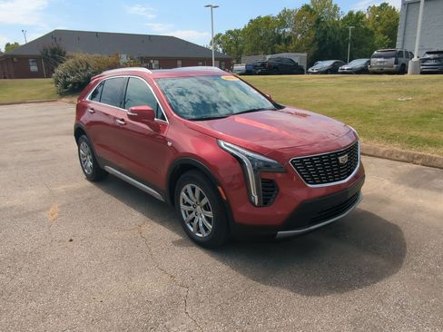 Used 2023 Cadillac XT4 Premium Luxury w/ Technology Package FWD image 2