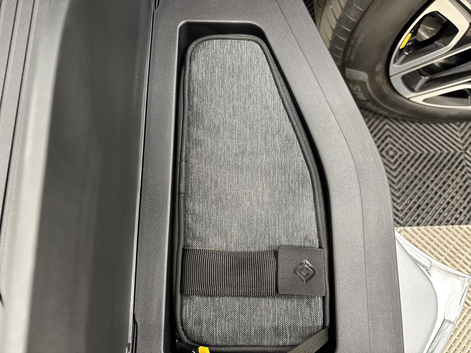Used 2022 Rivian R1T Launch Edition AWD/4WD image 32