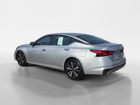 Used 2022 Nissan Altima 2.5 SV FWD image 3