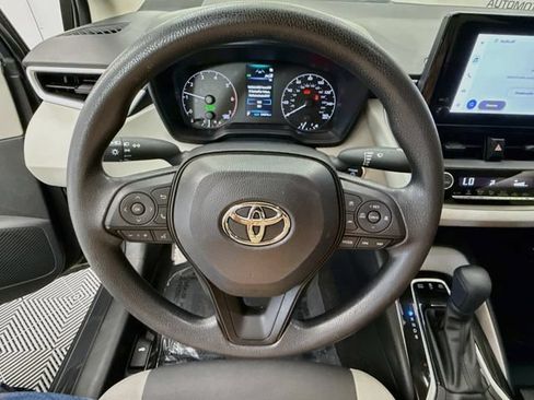 Used 2025 Toyota Corolla LE w/ LE Premium Package FWD image 11