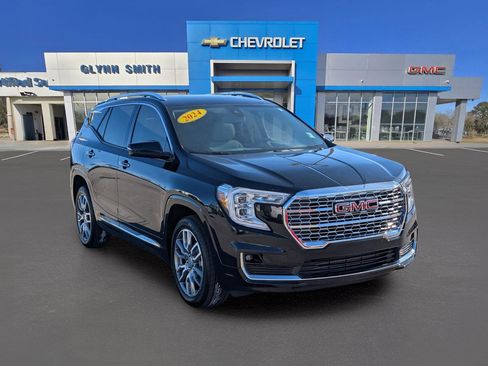 Used 2024 GMC Terrain Denali image 3