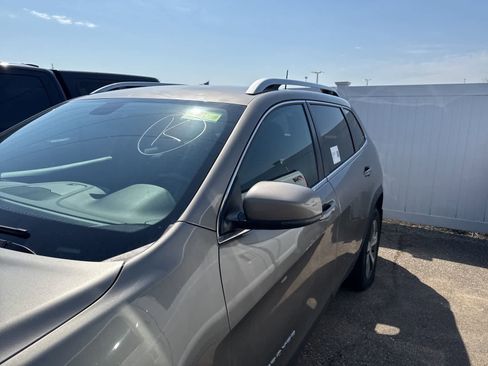 Used 2021 Jeep Cherokee Limited w/ Elite Package image 12