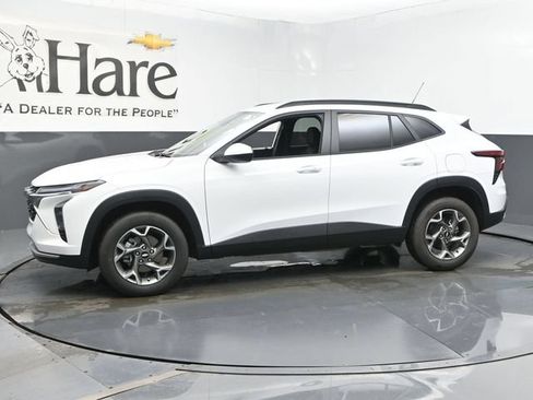 Used 2025 Chevrolet Trax LT w/ LT Convenience Package FWD image 10