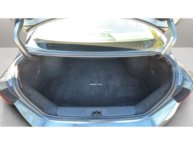 Used 2025 Nissan Sentra SR FWD image 31