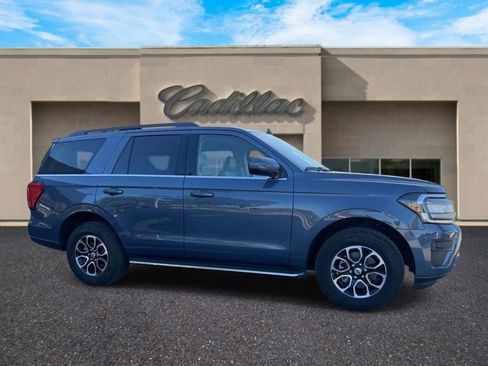 Used 2023 Ford Expedition XLT AWD/4WD image 2