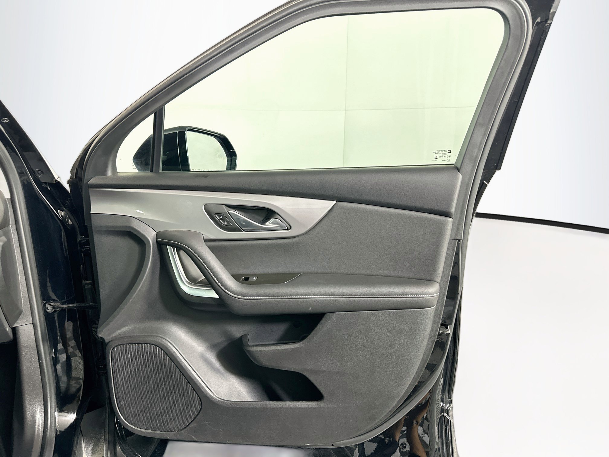Used 2025 Chevrolet Blazer LT FWD image 32
