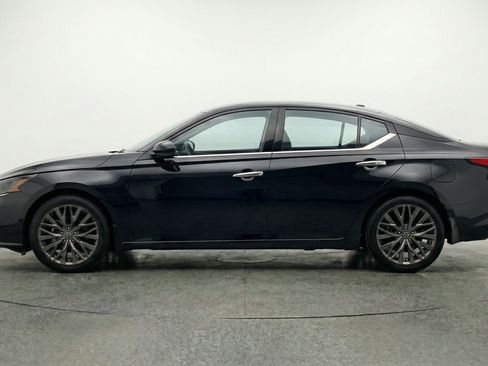 Used 2025 Nissan Altima 2.5 SV FWD image 5
