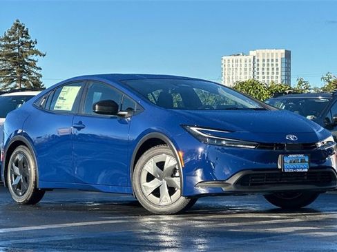 Used 2026 Toyota Prius LE image 2
