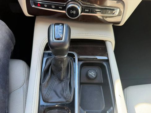 Used 2019 Volvo XC90 T5 Momentum FWD image 20