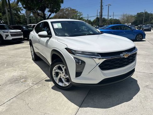 Used 2025 Chevrolet Trax LS w/ LS Convenience Package FWD image 20