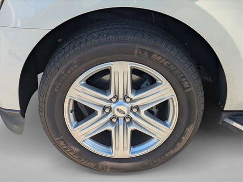 Used 2021 Ford Expedition XLT image 7