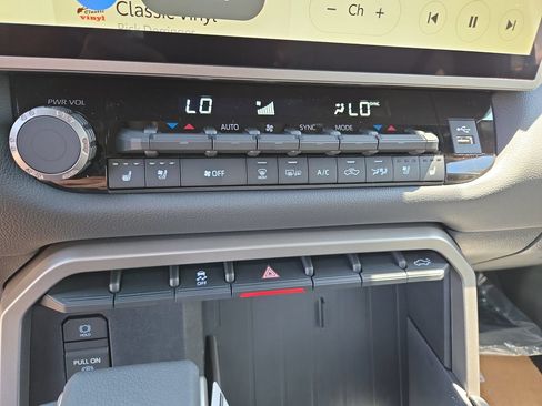 New 2026 Toyota Tundra Limited AWD/4WD image 22