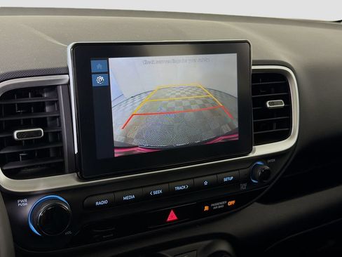 Used 2025 Hyundai Venue SEL FWD image 19