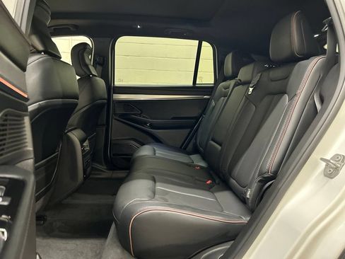 Used 2024 Jeep Wagoneer Launch Edition AWD/4WD image 8