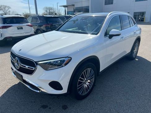 Used 2024 Mercedes-Benz GLC 300 4MATIC image 2