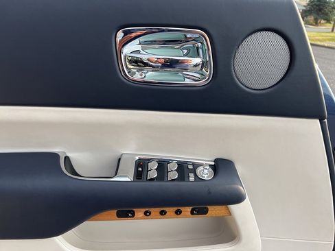 Used 2019 Rolls-Royce Wraith image 20