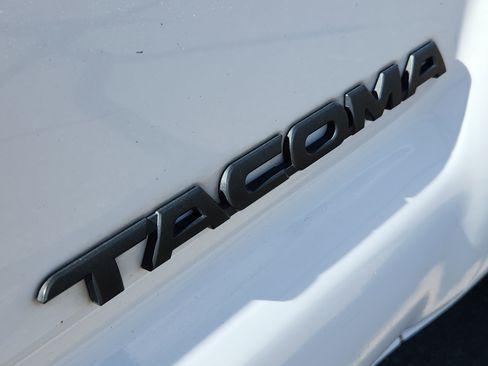 Used 2015 Toyota Tacoma 2WD Access Cab image 11