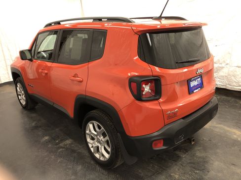 Used 2017 Jeep Renegade Latitude w/ Popular Equipment Group image 5