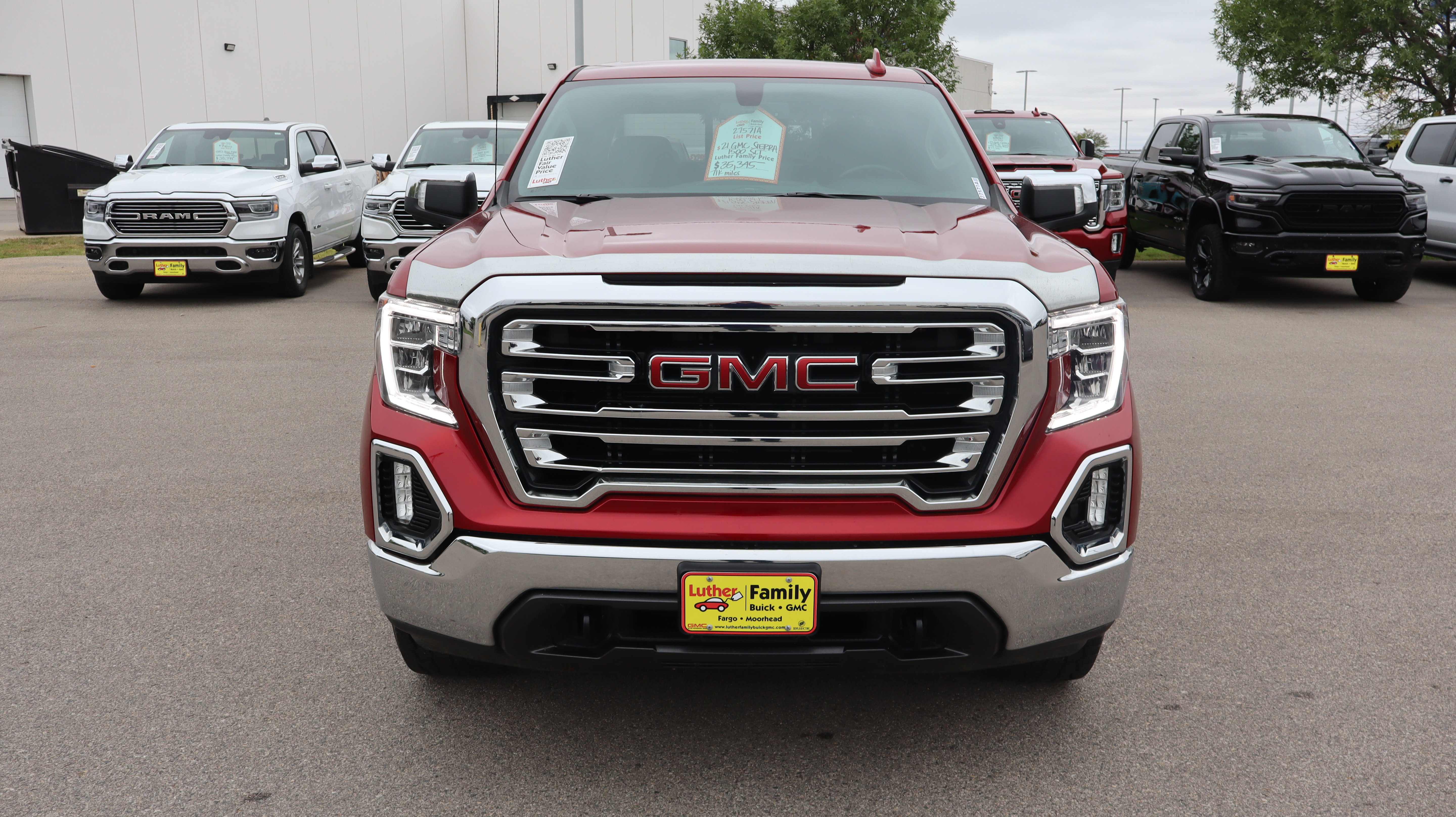 Used 2021 GMC Sierra 1500 SLT AWD/4WD image 2