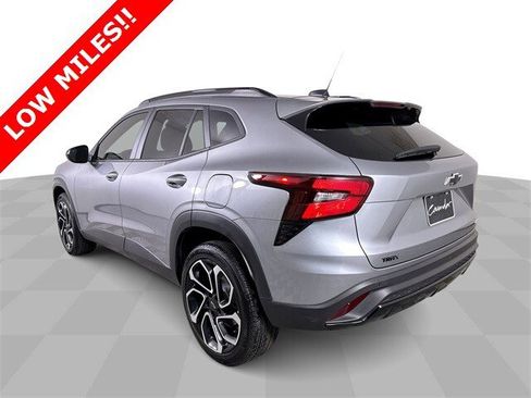 Used 2025 Chevrolet Trax RS w/ Sunroof Package image 6