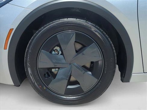 New 2026 Toyota Prius Plug-In Hybrid FWD image 8