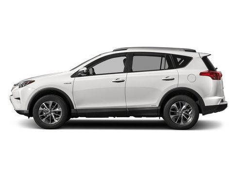 Used 2018 Toyota RAV4 LE image 3