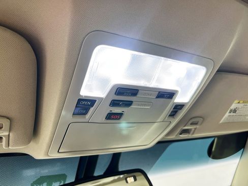 Used 2014 Toyota Avalon Limited image 22