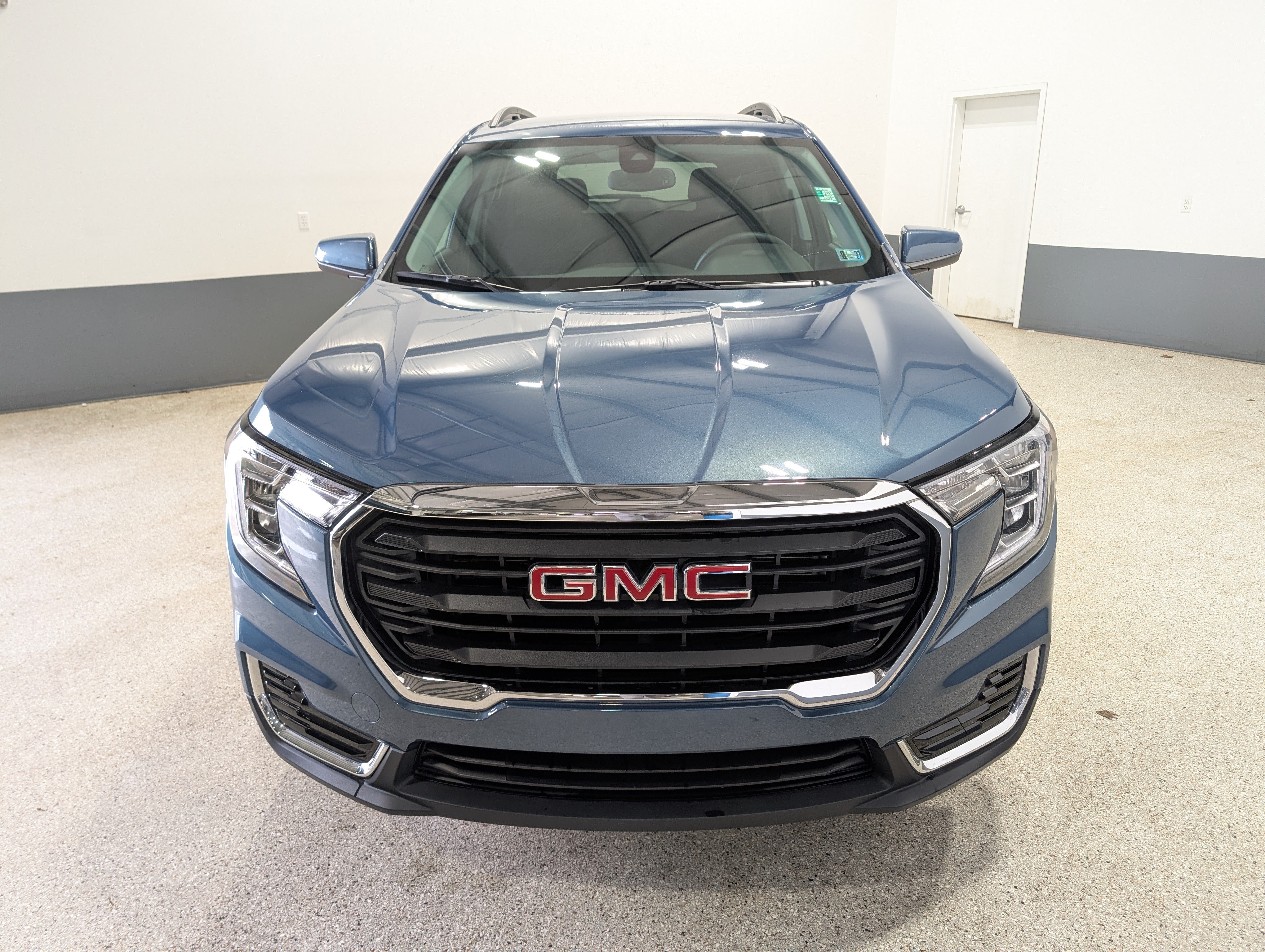 Used 2024 GMC Terrain SLE w/ Driver Convenience Package AWD/4WD image 8