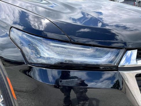 Used 2023 Chevrolet Traverse LT FWD image 33