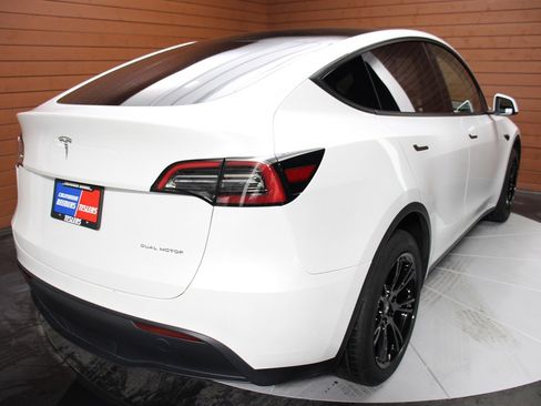 Used 2023 Tesla Model Y Long Range image 14
