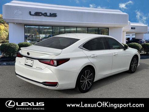 Used 2024 Lexus ES 300h w/ Premium Package image 5