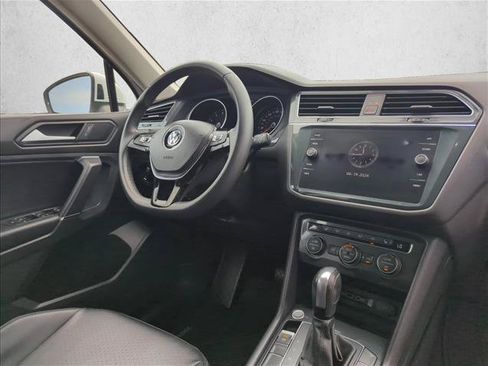 Used 2020 Volkswagen Tiguan SE w/ Panoramic Sunroof Package FWD image 25