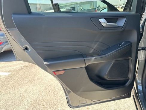 New 2025 Ford Escape SE image 32