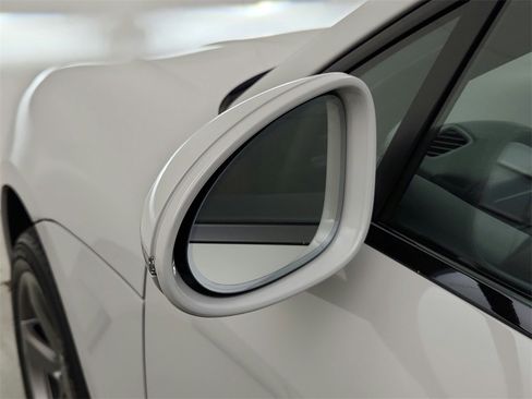 Used 2025 Porsche Macan image 30