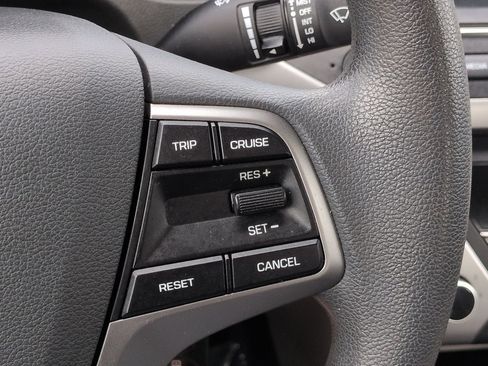 Used 2017 Hyundai Elantra SE image 22