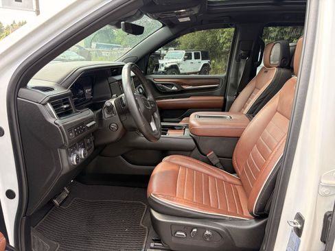 Used 2024 GMC Yukon XL Denali Ultimate AWD/4WD image 9
