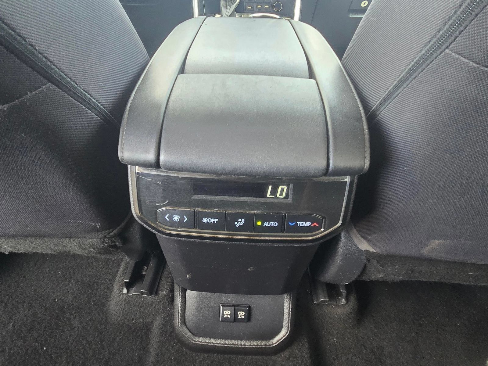 Used 2021 Toyota Highlander LE FWD image 7