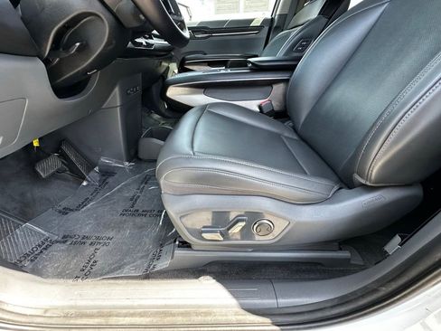 Used 2024 Kia EV9 Light Long Range RWD image 12