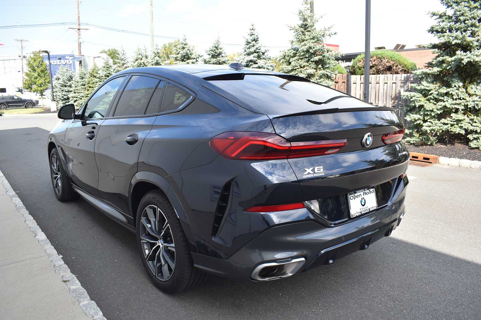 Used 2024 BMW X6 xDrive40i w/ Premium Package AWD/4WD image 7
