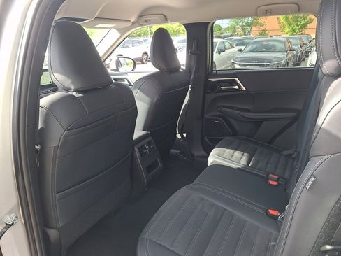 Used 2025 Mitsubishi Outlander SE AWD/4WD image 20