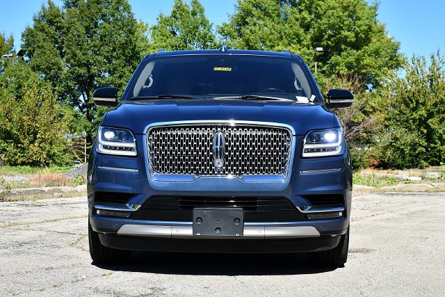 Used 2019 Lincoln Navigator Reserve AWD/4WD image 2