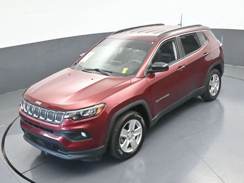 Used 2022 Jeep Compass Latitude image 41