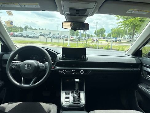 Used 2025 Honda CR-V EX image 16