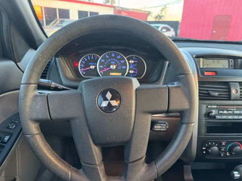 Used 2005 Mitsubishi Galant ES image 18